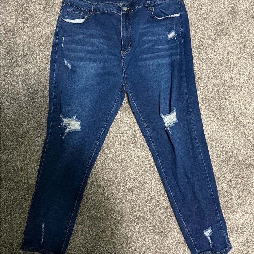 Women’s distressed skinny jeans